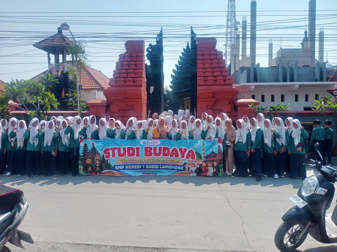 GELAR STUDI BUDAYA DI DESA PANCASILA, SMPN 1 SUGIO MENUMBUHKAN SEMANGAT TOLERANSI DAN KEBHINEKAAN