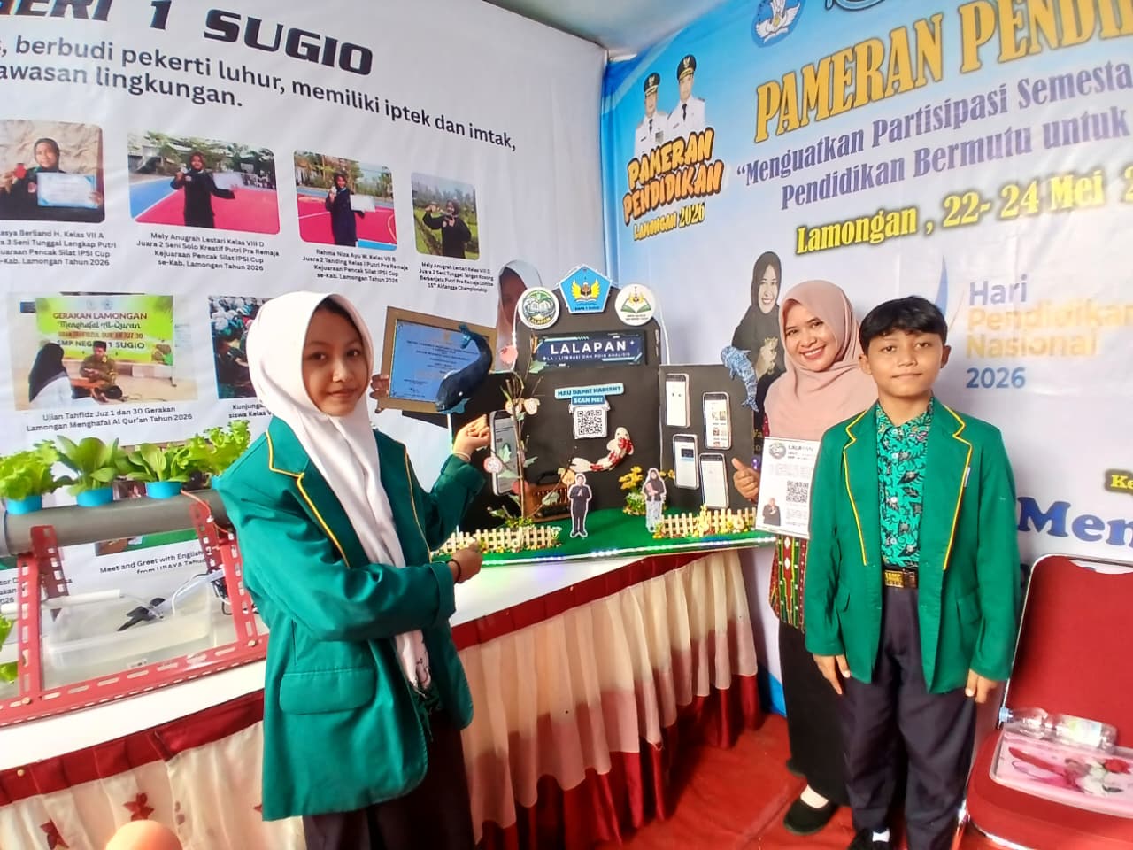 TARIK PERHATIAN PENGUNJUNG, SMP NEGERI 1 SUGIO TAMPILKAN INOVASI LALAPAN DI PAMERAN PENDIDIKAN 2026 TARIK PERHATIAN PENGUNJUNG, SMP NEGERI 1 SUGIO TAMPILKAN INOVASI LALAPAN DI PAMERAN PENDIDIKAN 2026