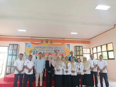 BANGUN GENERASI MELEK DIGITAL, SMP NEGERI 1 SUGIO GELAR BIMTEK KREATOR KONTEN DAN JURNALISTIK