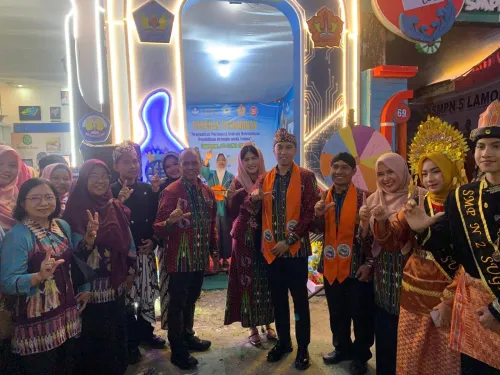 TARIK PERHATIAN PENGUNJUNG, SMP NEGERI 1 SUGIO TAMPILKAN INOVASI LALAPAN DI PAMERAN PENDIDIKAN 2026