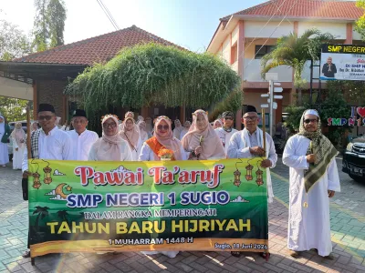 SEMARAK TAHUN BARU ISLAM, SMP NEGERI 1 SUGIO GELAR PAWAI TA'ARUF DAN BAKTI SOSIAL UNTUK MASYARAKAT